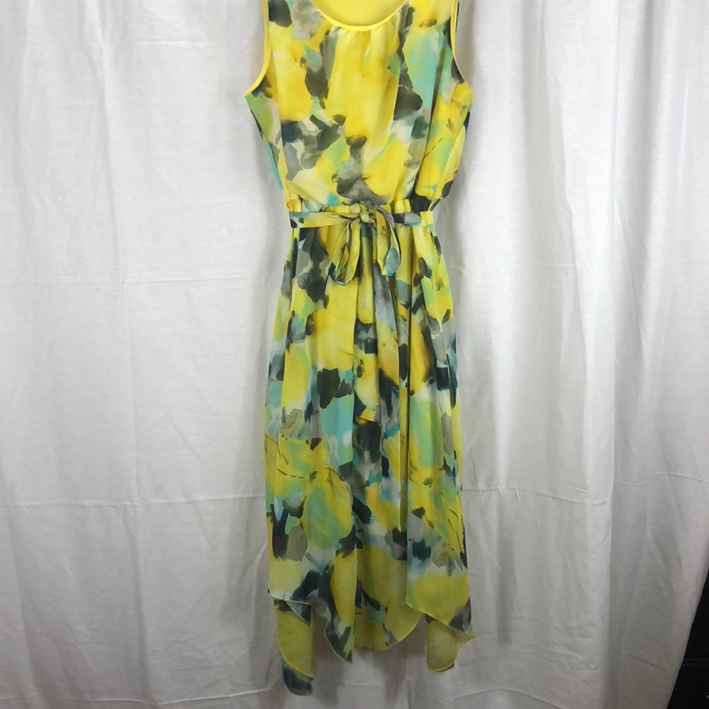 Yellow flowers sleeveless dress